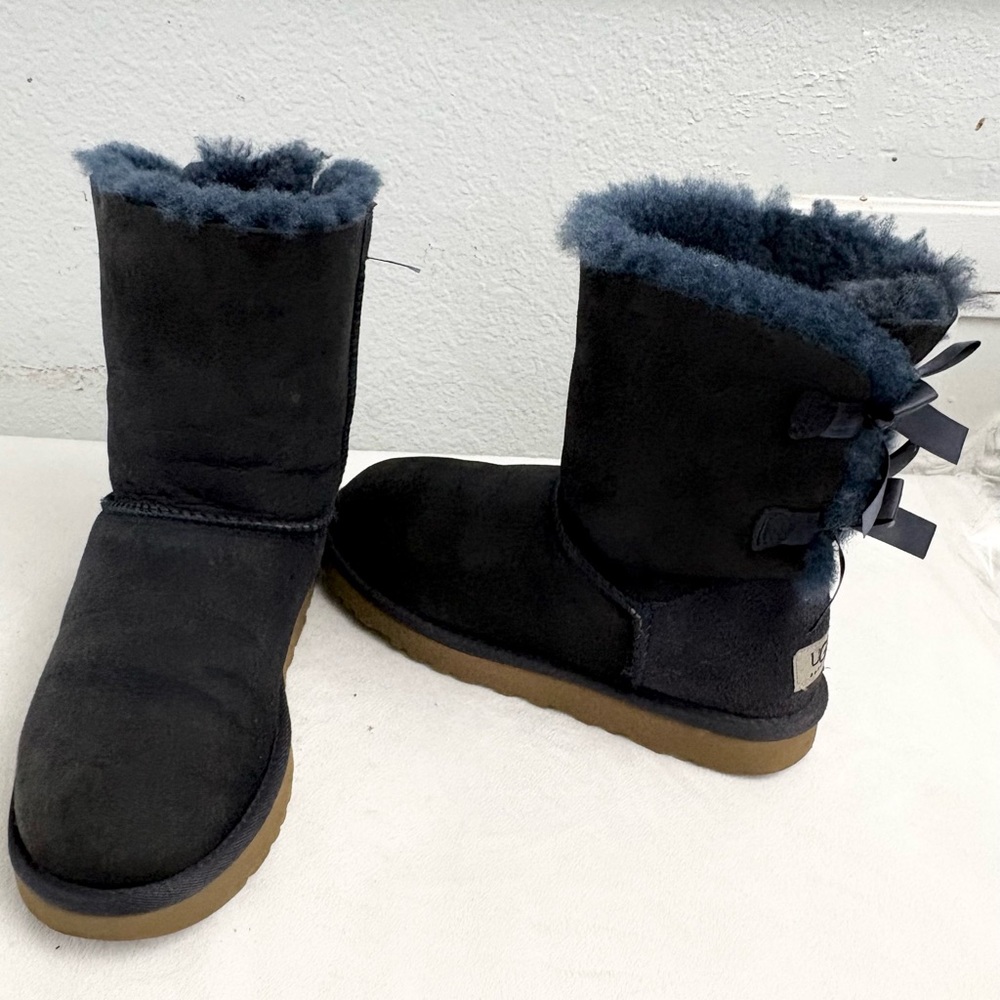 UGG Bailey Double Bow II Navy Blue Ribbon Suede/ Sheepskin Women's Size 7